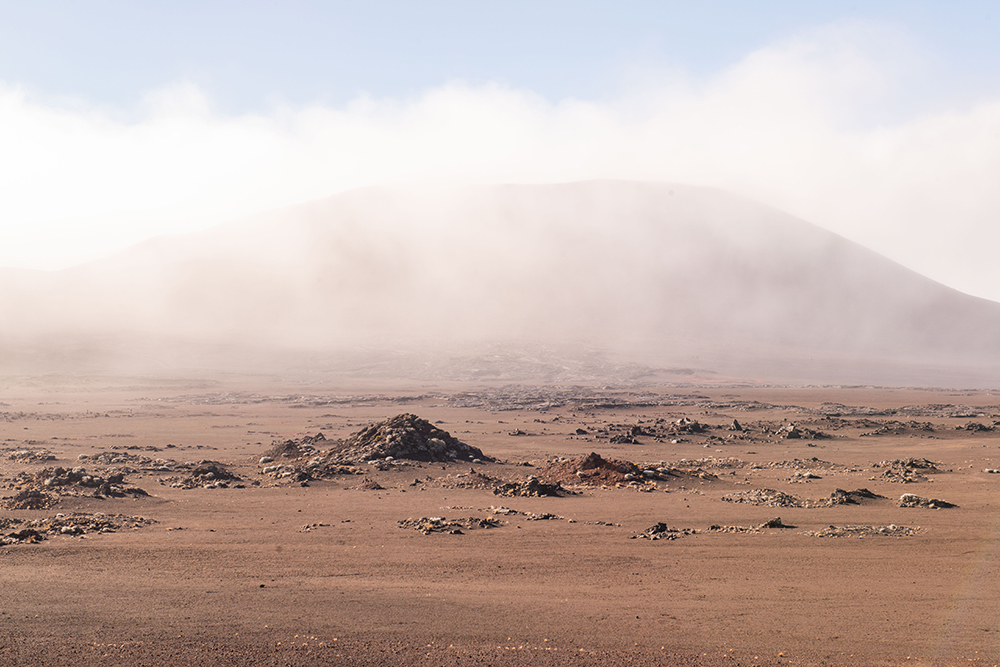 Gespenstisch ist die Mondlandschaft 
La Plaine des Sables. Diese Sandwüste muss man durchqueren, um zum Gipfel des Piton de la Fournaise zu gelangen.