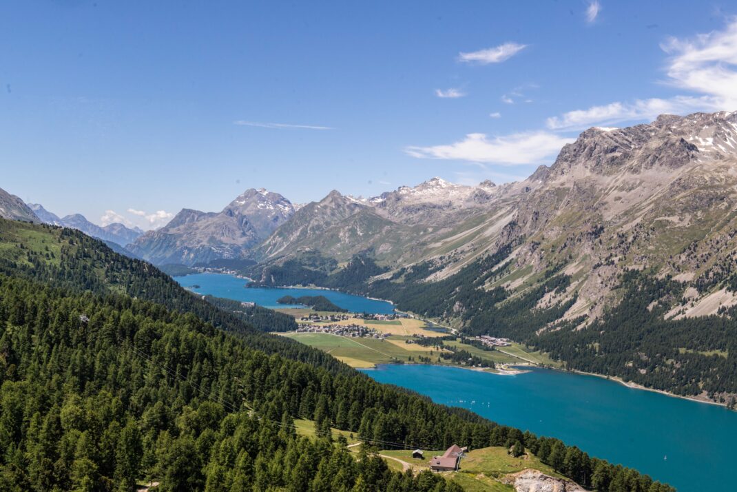 Die Seenlandschaft des Unterengadins: DISPLAY liess seine Drohne aufsteigen, um diese Schönheit zu dokumentieren. Bild Raphael Hadad