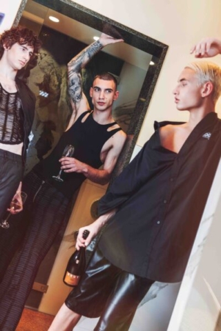 ELION Jacket: GIVENCHY Breast jewelry: H&M Jeans: 7 For All Mankind MARTIN Total Look: H&M RAPHAEL Shirt: BALENCIAGA Pants: ATM ELION Jacket: GIVENCHY Breast jewelry: H&M Jeans: 7 For All Mankind MARTIN Total Look: H&M RAPHAEL Shirt: BALENCIAGA Pants: ATM