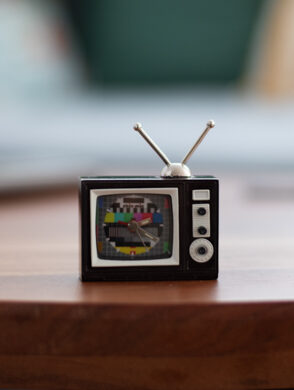 Une minuscule décoration télé vintage