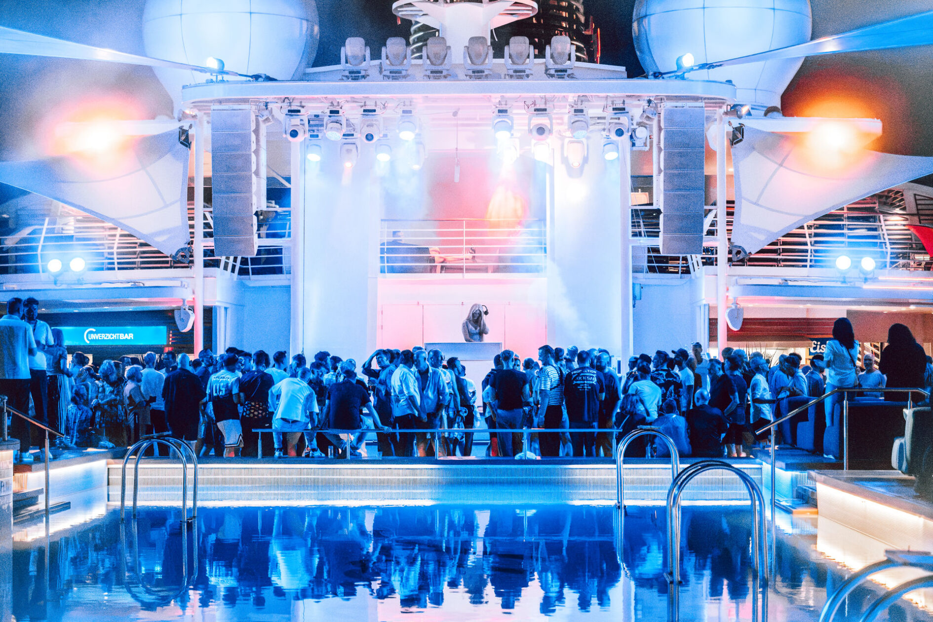 White Party auf der TUI Mein Schiff 5 bei der Themenreise "Bunte Horizonte"