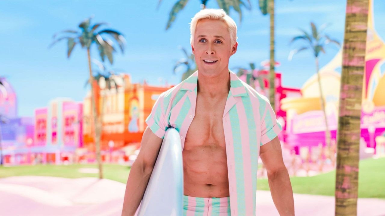 Ken als Beach Ken mit offenem gestreiftem Hemd in Barbieland