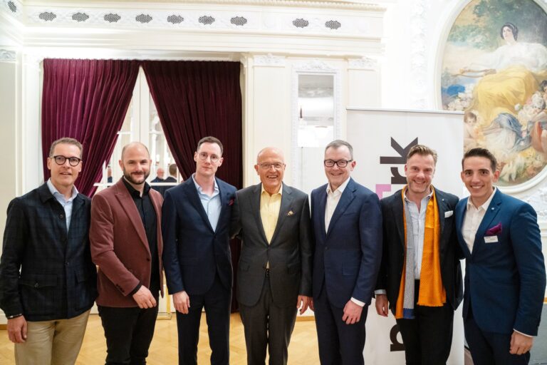 Gruppenbild zum 37. Clubdinner mit Jürg Lauber und Michael Rauchenstein
