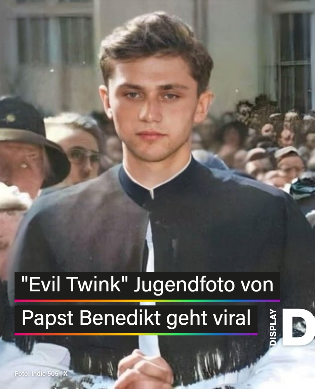 Ein koloriertes Foto des jungen Joseph Ratzinger aus den 1950er-Jahren kursiert derzeit auf X und spaltet die Nutzer zwischen „Vatikan-Herzensbrecher” und „Evil Twink”. Allein auf…