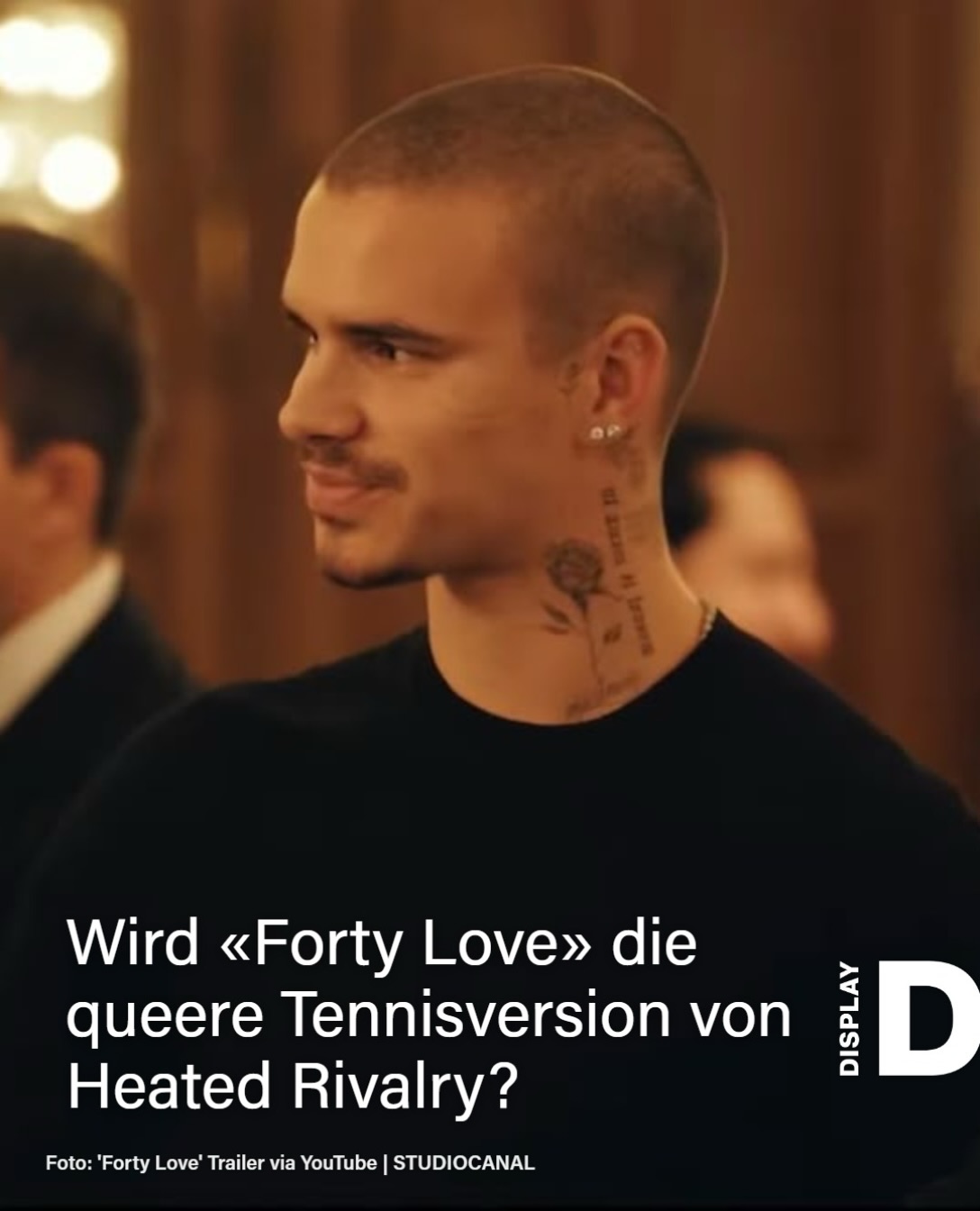Heisse Blicke, harte Rivalität und Gefühle, die keiner geplant hat 🎾👀 Romeo Beckham wagt sein Schauspieldebüt in «Forty Love» – einer queeren Tennisromanze, die an…